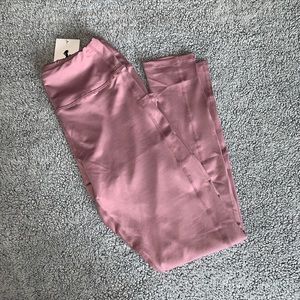 Light purple/pink leggings